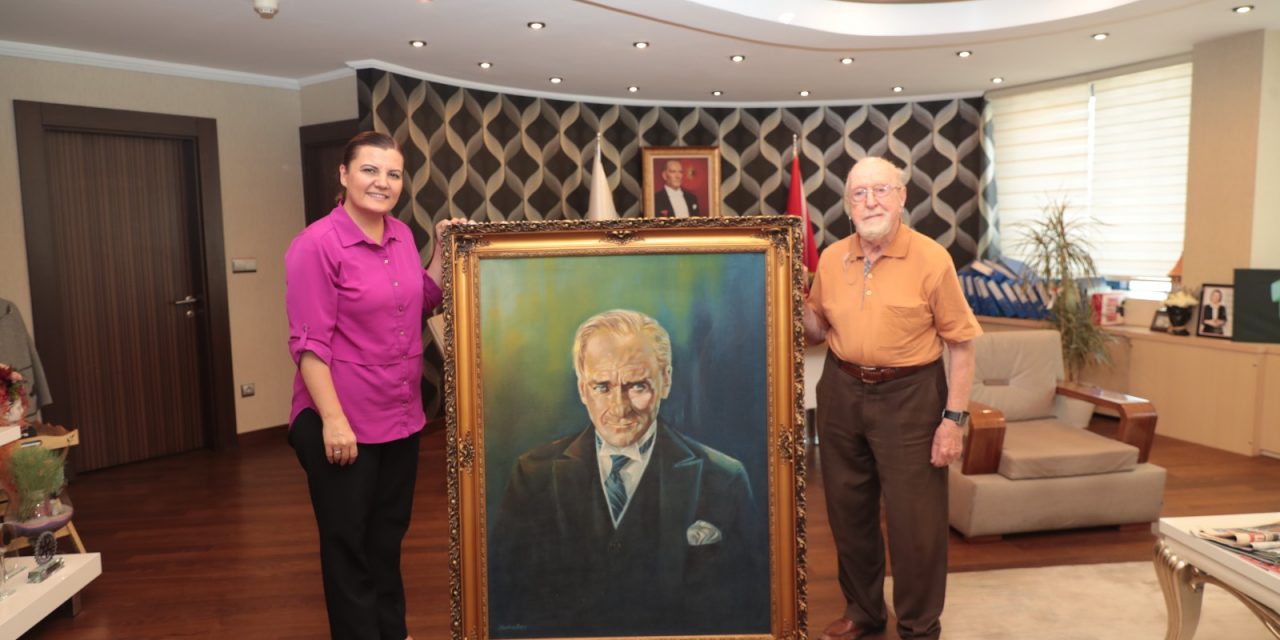 BAŞKAN HÜRRİYET’TEN UZM. DR. PARMAN’A ATATÜRK TABLOSU TEŞEKKÜRÜ