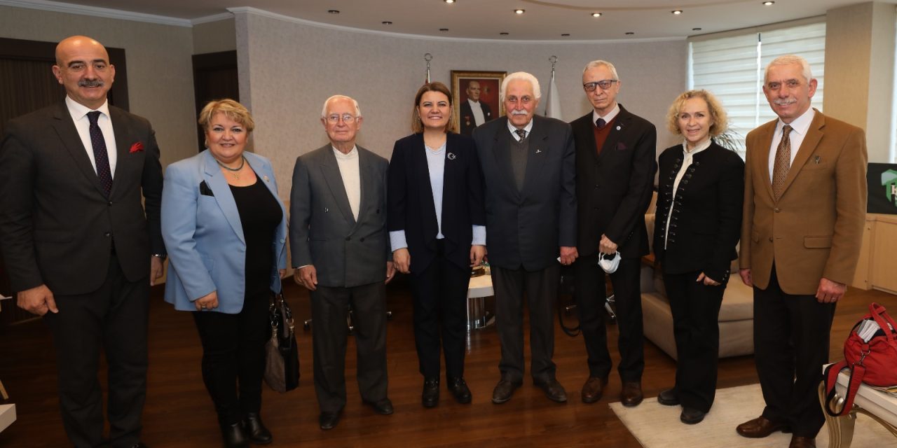 HÜRRİYET VE ÖĞRETMEN OKULU MEZUNLARI ATATÜRK ANI ORMANI İÇİN BULUŞTU