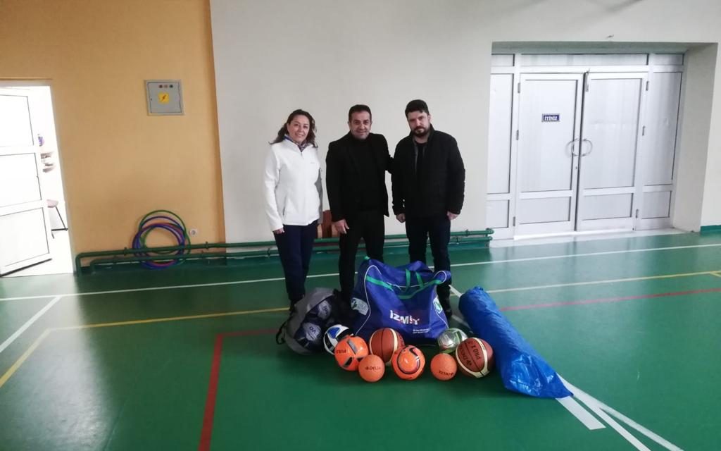 İZMİT BELEDİYESİ MALZEME DESTEĞİYLE ÇOCUKLARI SPORA TEŞVİK EDİYOR