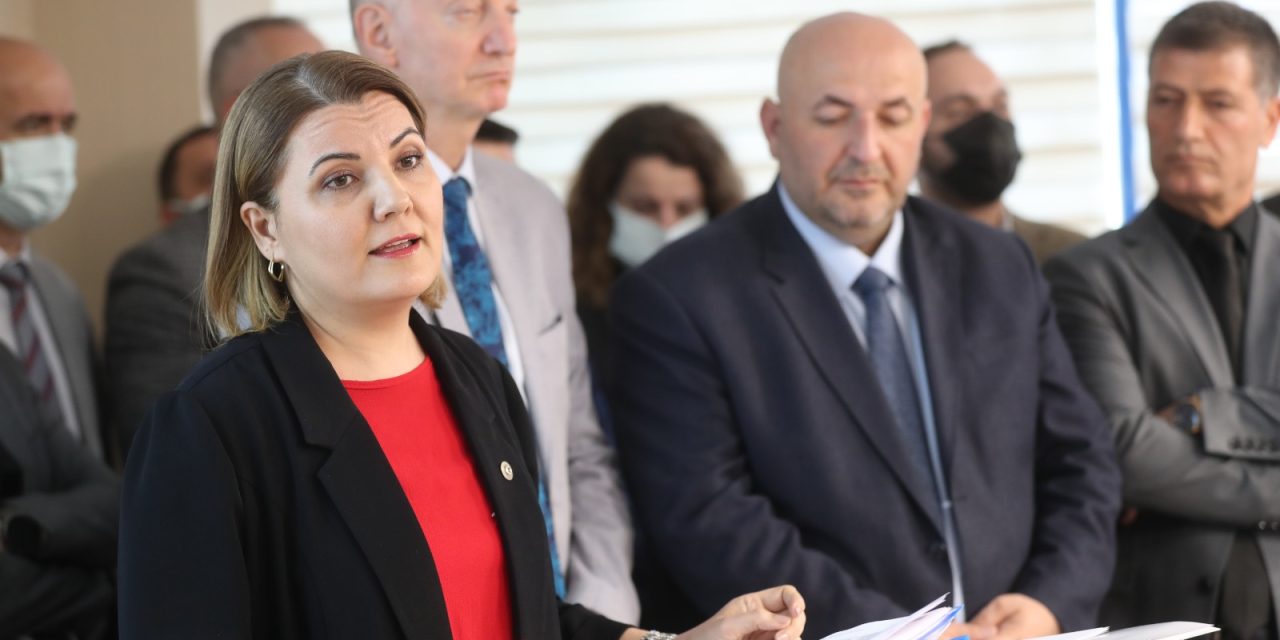 ESKİ AKP İL BAŞKAN YARDIMCISI BÜYÜKŞEHİRE HÂLÂ MAL VERİYOR MU?