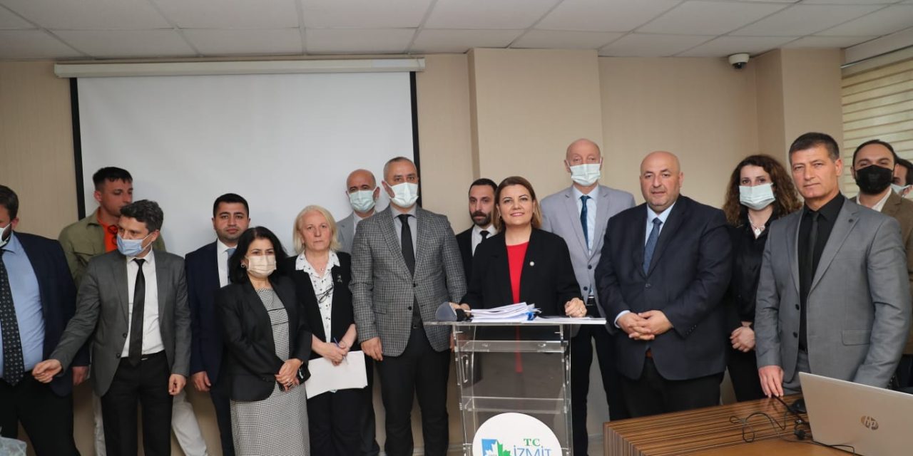 HÜRRİYET BOMBALAMAYA DEVAM ETTİ: ADLİYE ORADA, HODRİ MEYDAN!