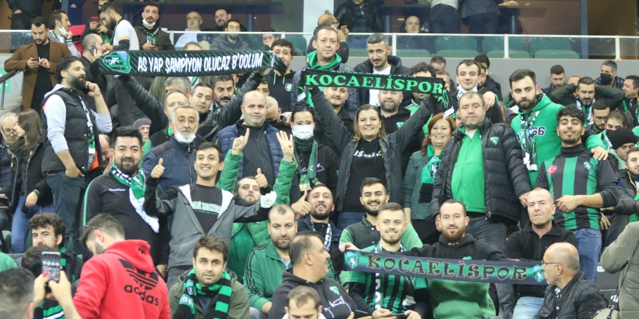 HÜRRİYET’TEN, ÜNLÜ MÜZİK GRUBUYLA KOCAELİSPOR CAMİASINA BÜYÜK SÜRPRİZ