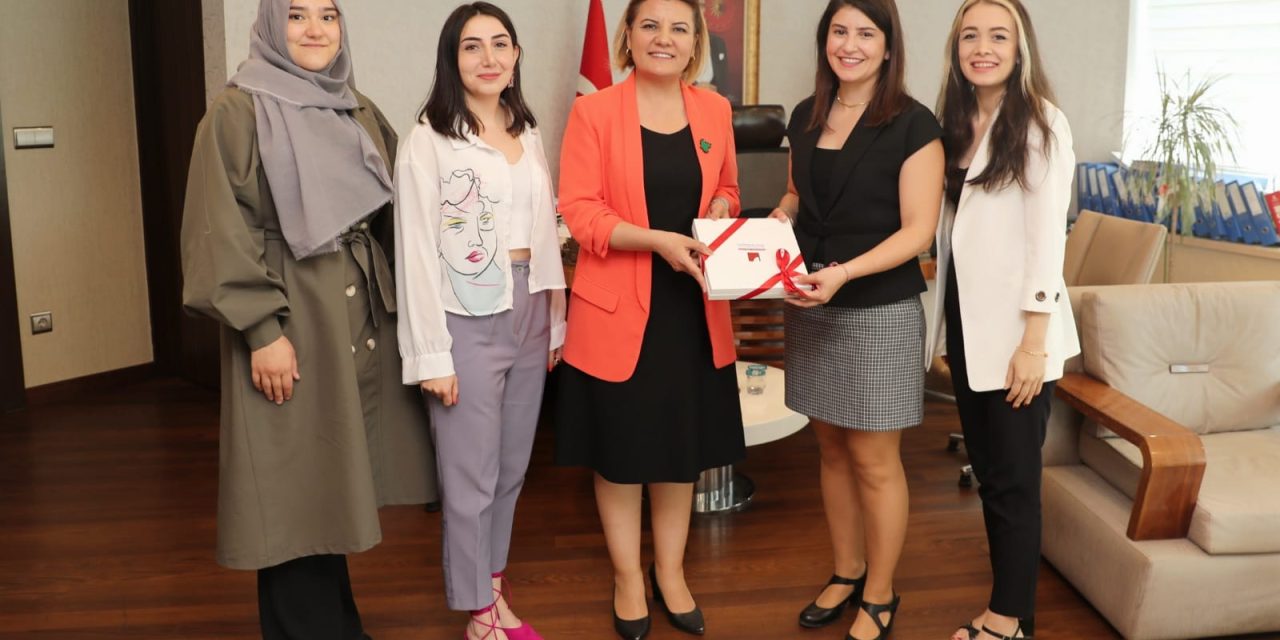 BAŞKAN HÜRRİYET İÇ MİMARLARI AĞIRLADI