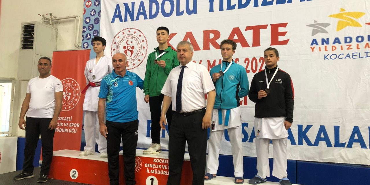 İZMİT BELEDİYESPORLU KARATECİ BATUHAN, BİRİNCİ OLARAK FİNALE YÜKSELDİ