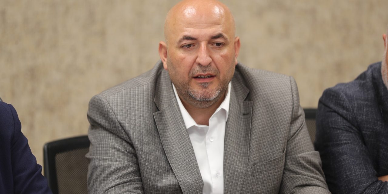 ÇETİN SARICA, “BİZ BELEDİYENİN MALI OLSUN, İSTİYORUZ, AKP’LİLER KİRALAMACILAR KAZANSIN İSTİYOR”