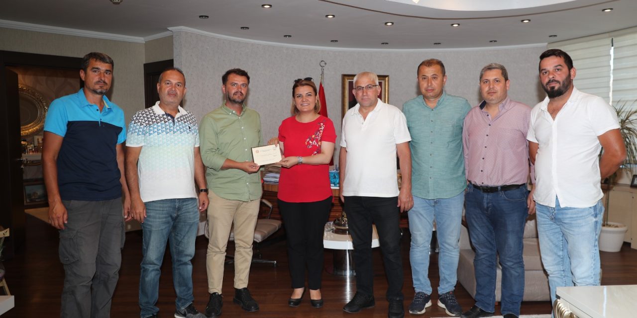 KANATLI HAYVAN BİRLİĞİ ÜRETİCİLERİ HÜRRİYET’İ AÇILIŞA DAVET ETTİ