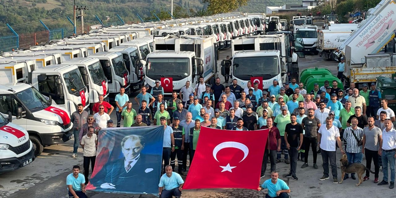 İZMİT BELEDİYESİ EMEKÇİLERİNDEN ZAFER KUTLAMASI