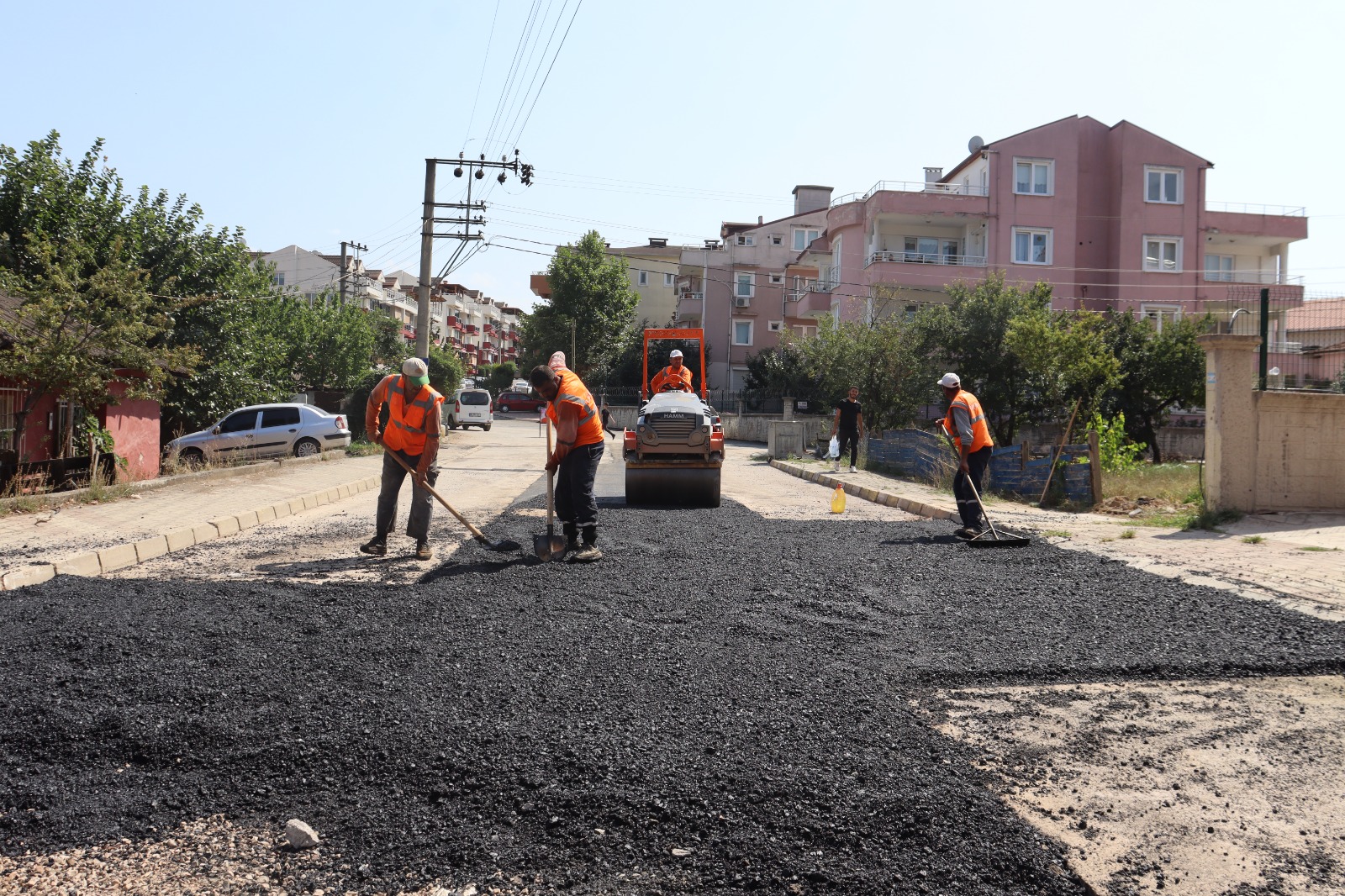 İzmit Belediyesinden Şirin Sokak’ta yol mesaisi (2)