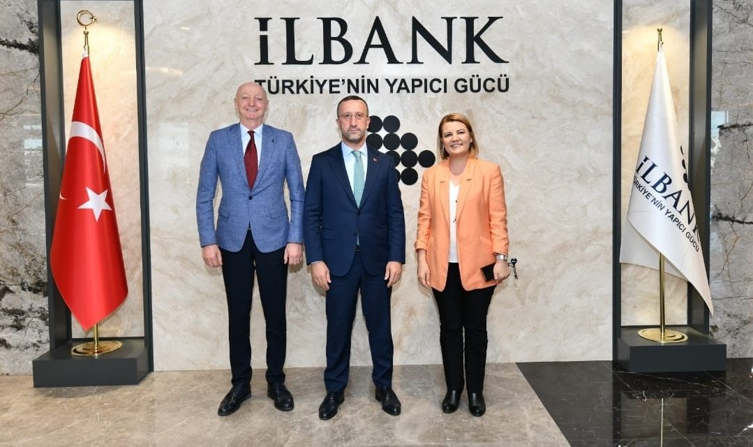 BAŞKAN HÜRRİYET, HİZMET ARAÇLARINI SATIN ALABİLMEK İÇİN ANKARA’DAKİ GÖRÜŞMELERİNİ SÜRDÜRÜYOR