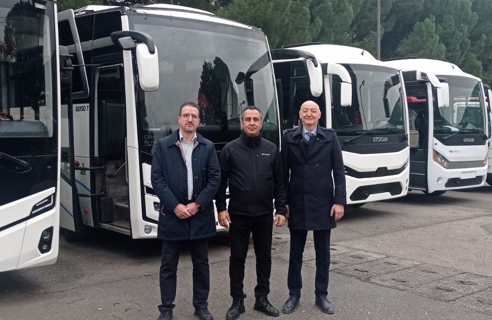 İZMİT BELEDİYESİ, KİRALIK OTOBÜSLERİN SATIN ALINMASI İÇİN GÖRÜŞMELERE BAŞLADI