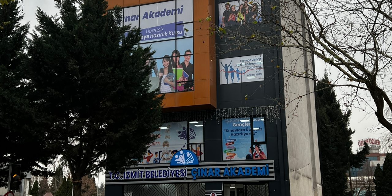 ÇINAR AKADEMİ, DEPREMZEDE GENÇLERE KURS İMKANI SAĞLIYOR