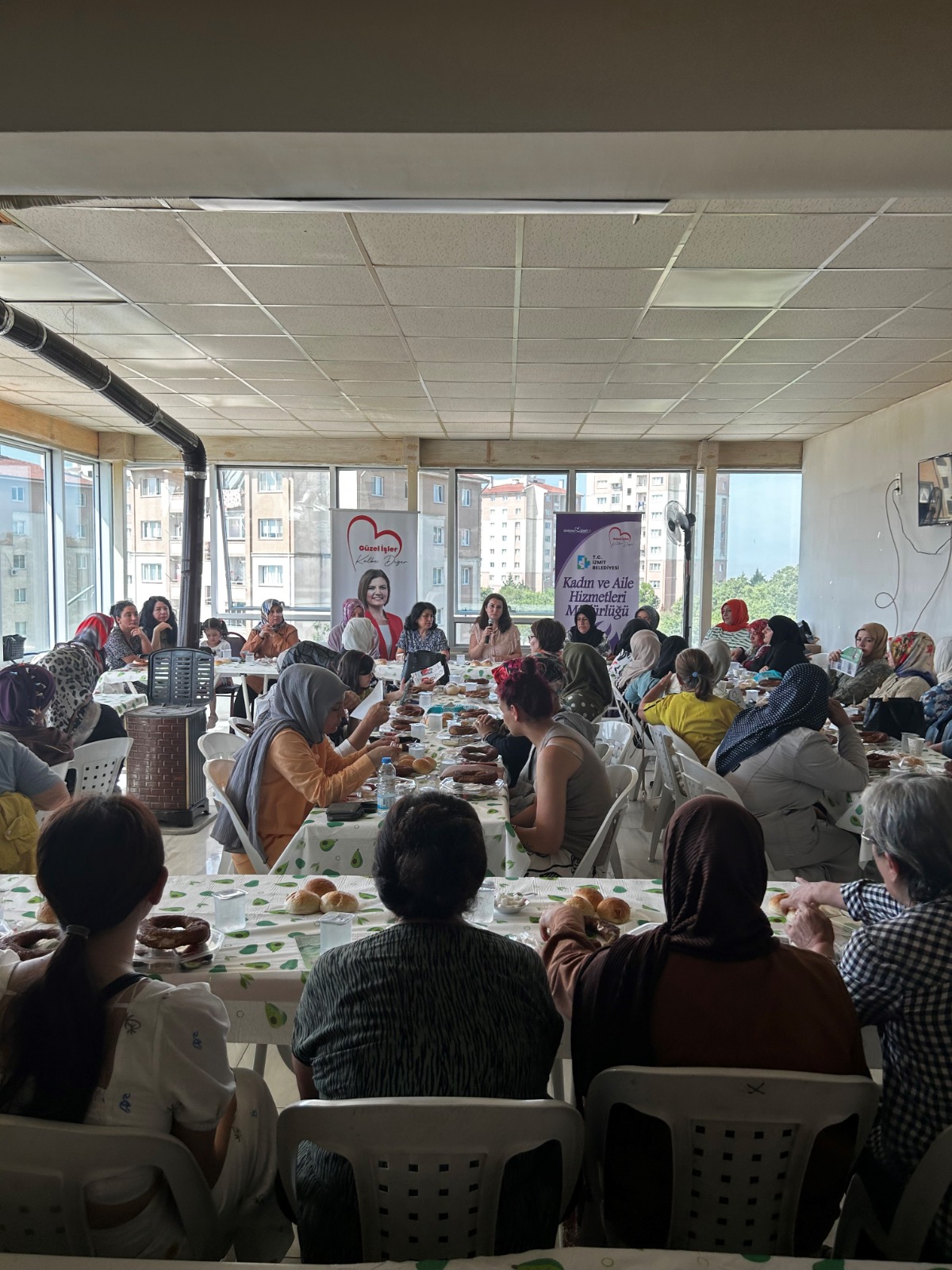 İzmit Belediyesi, Akpınar’da kadınlarla buluştu (1)