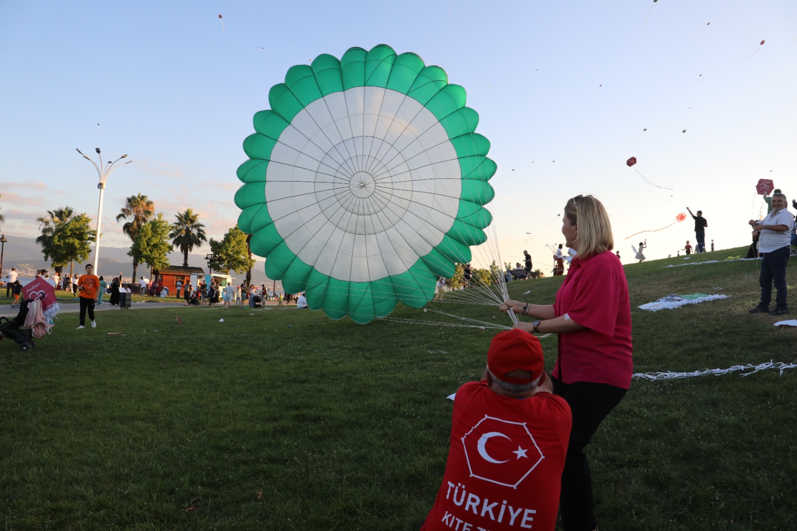 İzmit Belediyesi Uçurtma Şenliğinde çocuklar gönüllerince eğlendi (10)