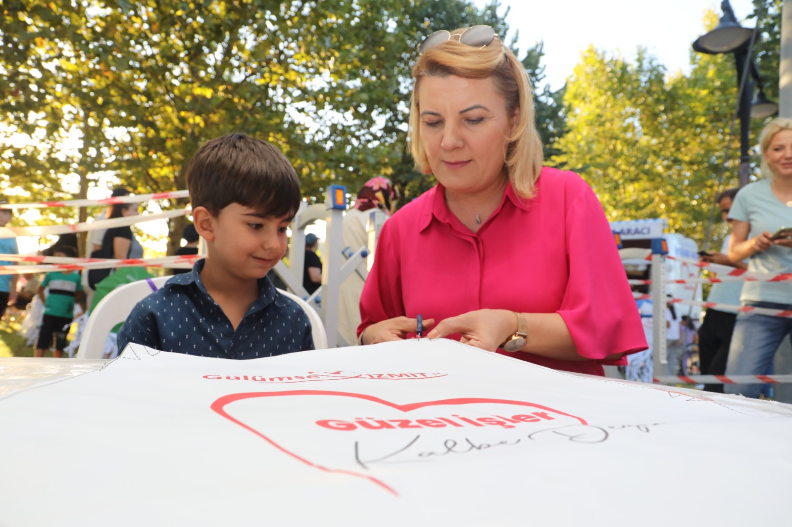 İzmit Belediyesi Uçurtma Şenliğinde çocuklar gönüllerince eğlendi (7)