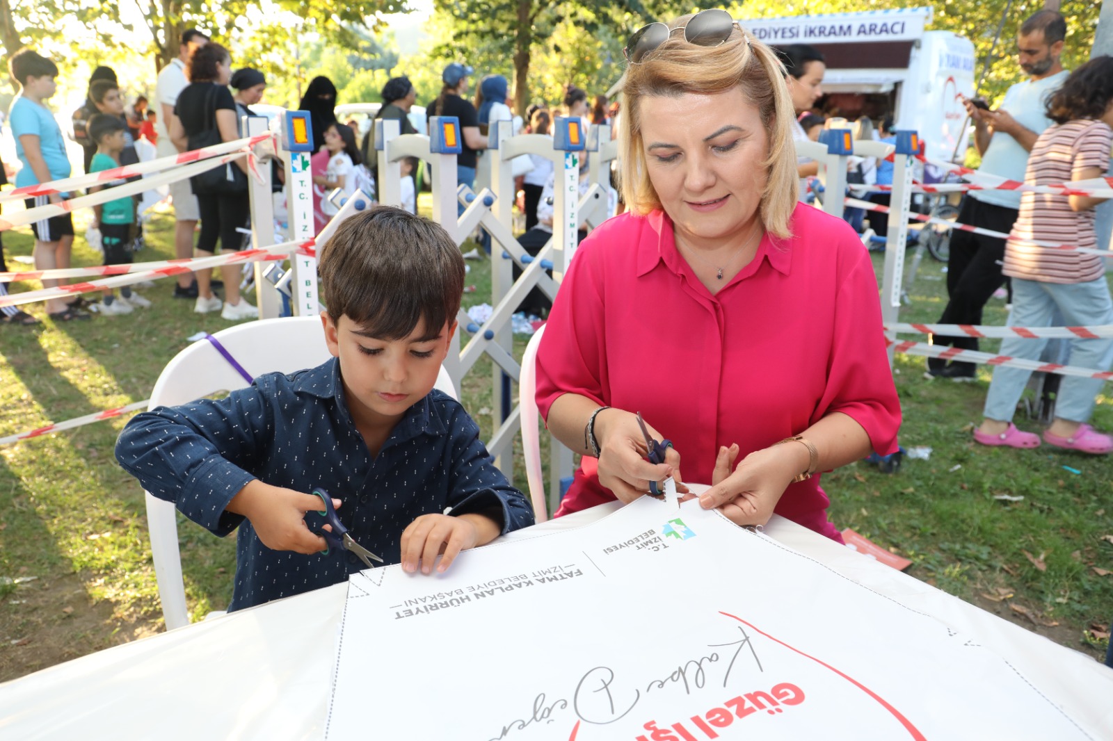 İzmit Belediyesi Uçurtma Şenliğinde çocuklar gönüllerince eğlendi (8)