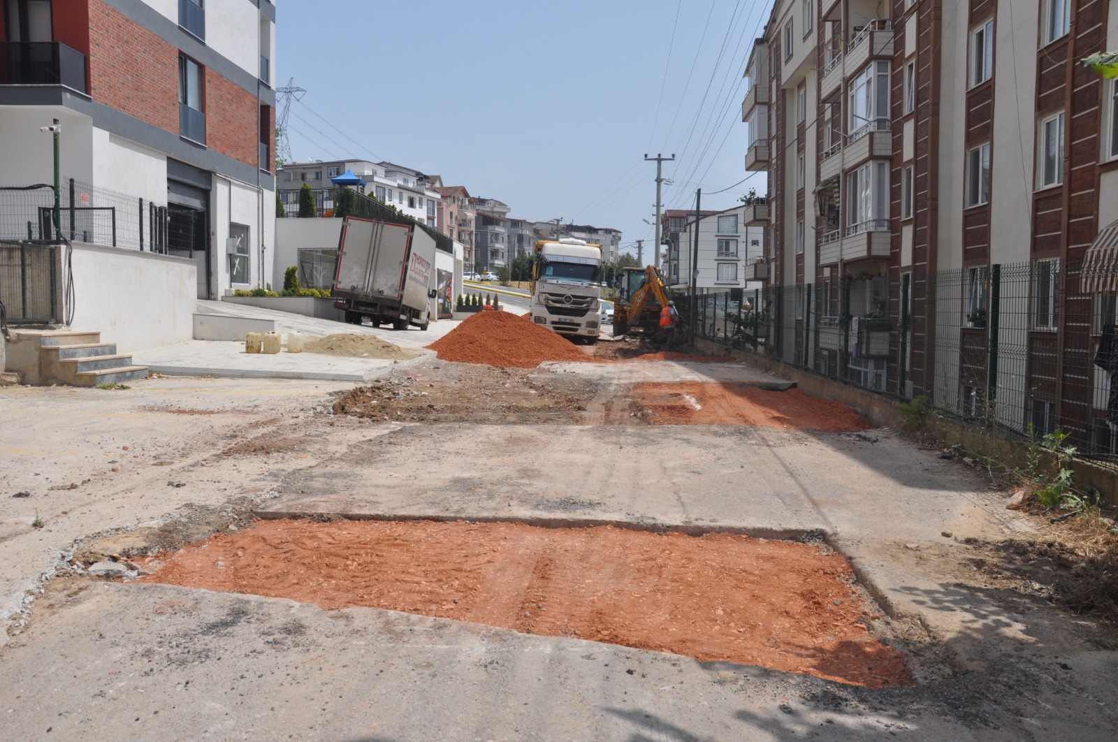 İzmit Belediyesinden Tepeköy’de asfalt mesaisi (1)