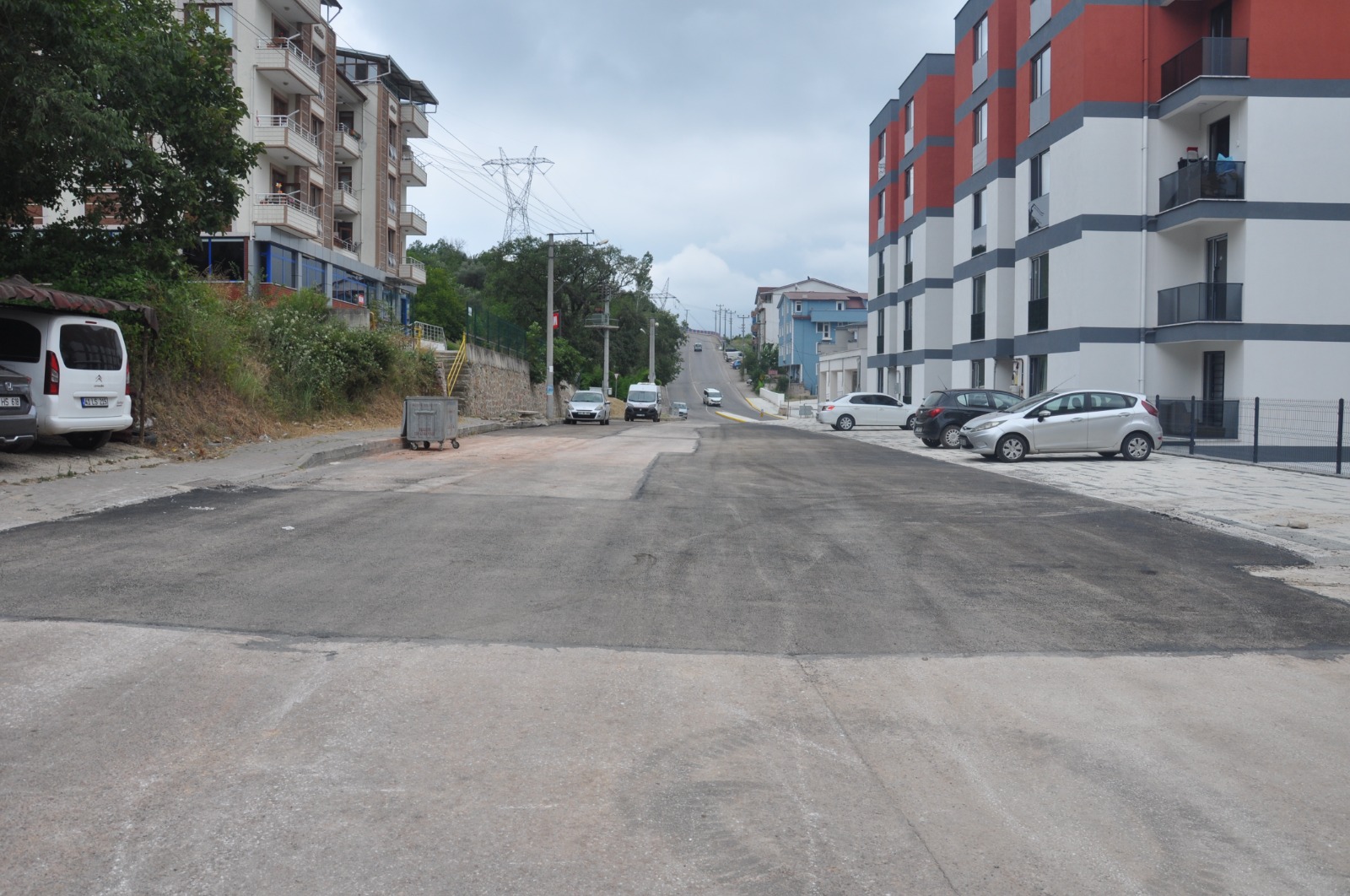 İzmit Belediyesinden Tepeköy’de asfalt mesaisi (2)