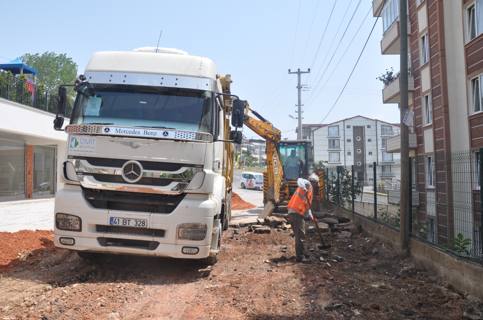 İzmit Belediyesinden Tepeköy’de asfalt mesaisi (5)