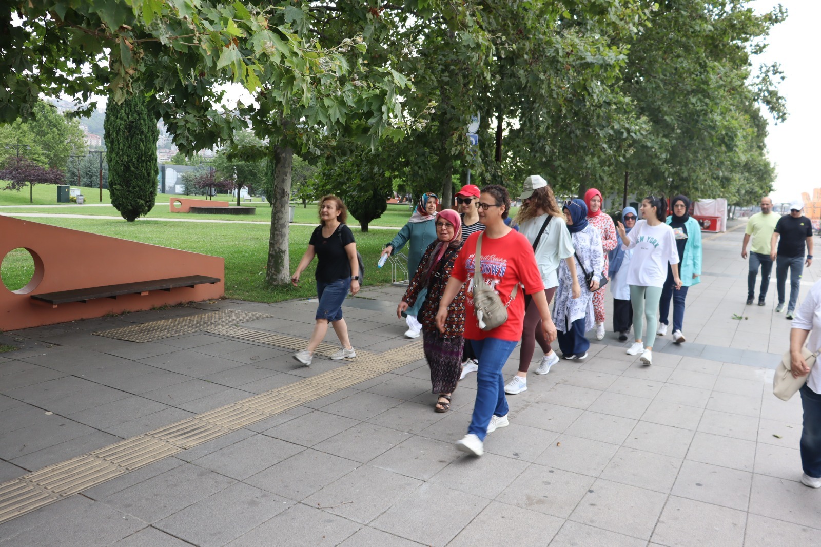 İzmit Belediyesinin Sağlıklı Yaşam Yürüyüşleri devam ediyor (2)