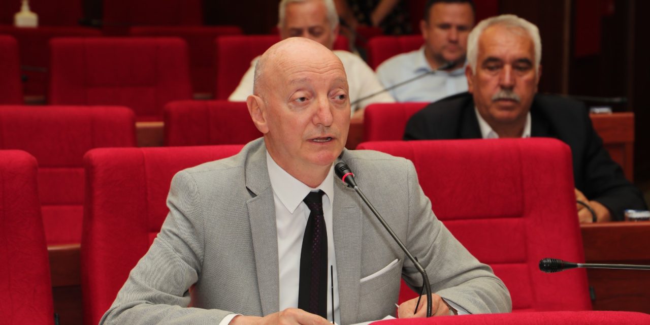 ÖZMURAL’DAN AKP’Lİ MECLİS ÜYELERİNE: İZMİT’İ TIKIR TIKIR SATTINIZ