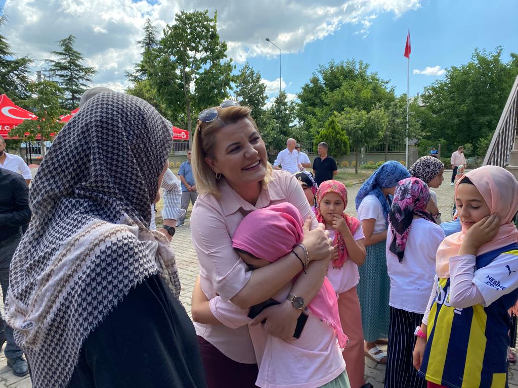 Yaz Kur'an kursuna giden çocuklardan Baskan Hürriyet'e büyük sevgi (1)
