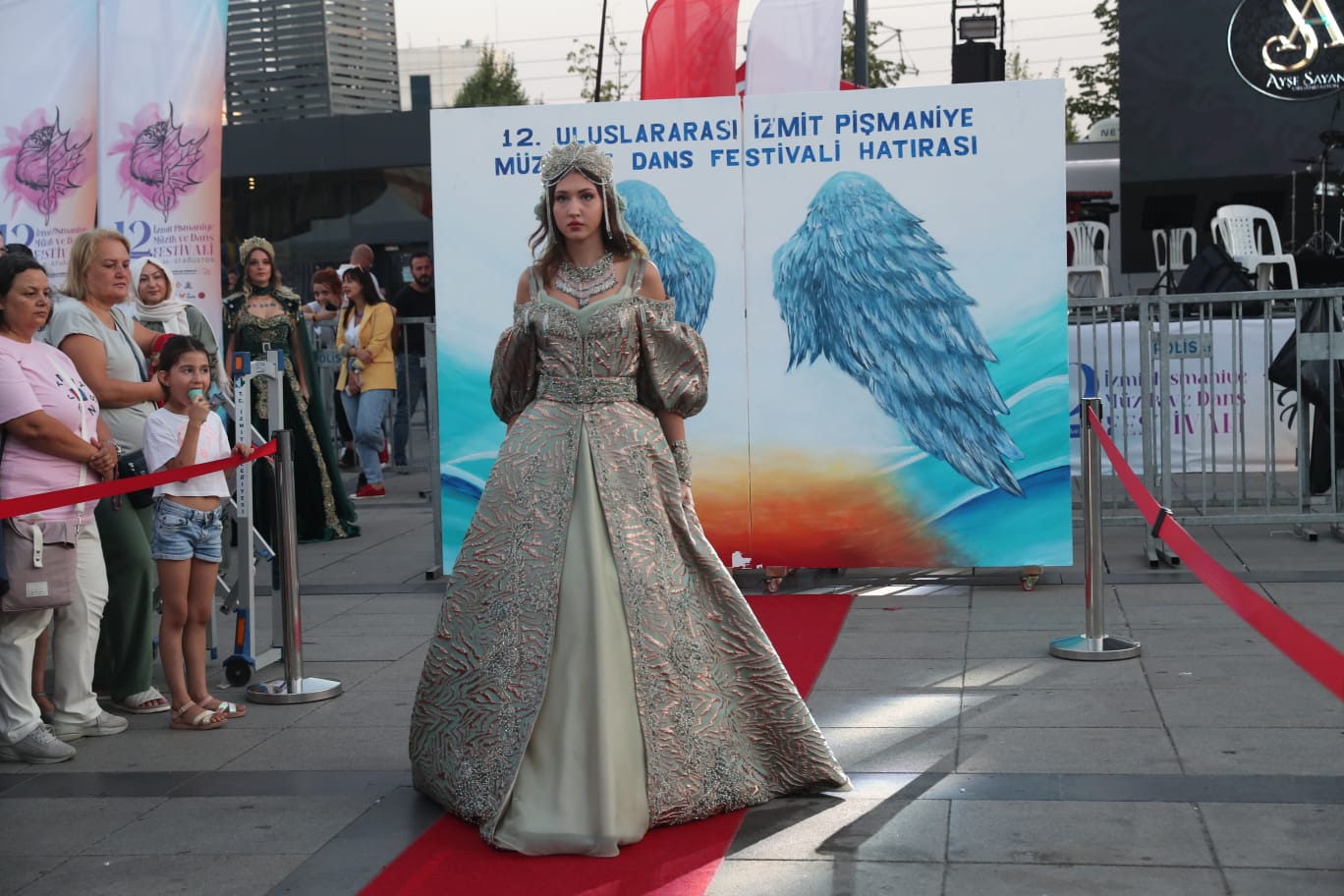 Ayse Sayan'in Kaftani Eda defilesi pismaniye festivaline damga vurdu (5)