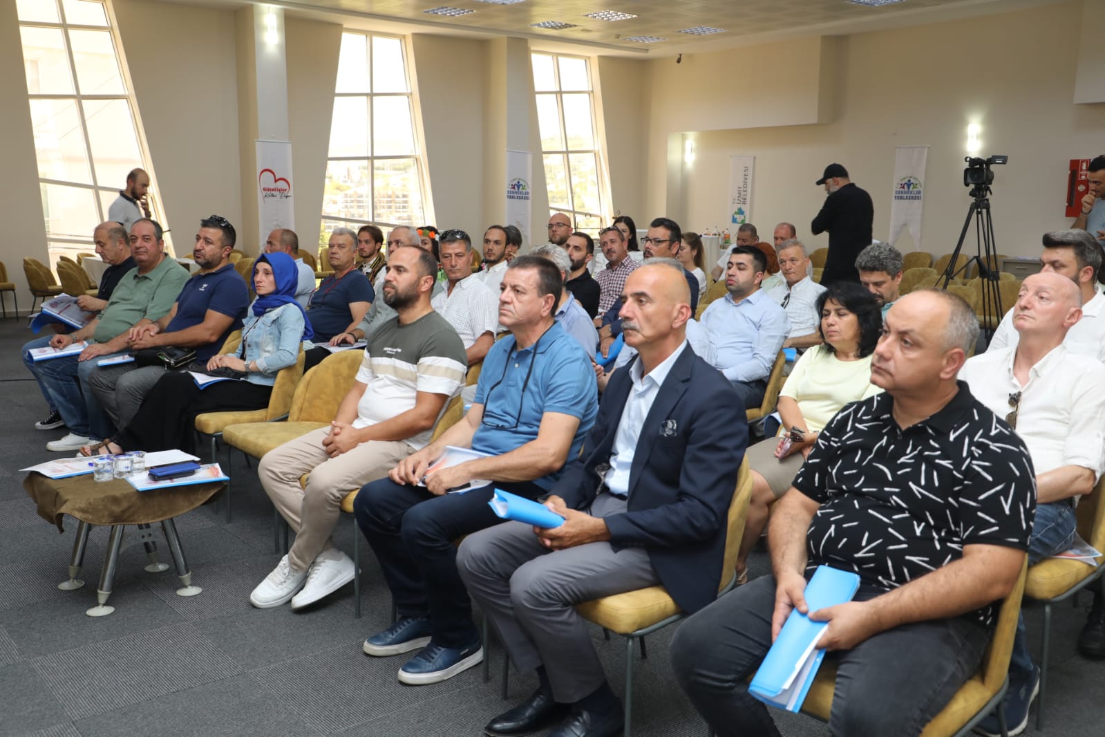 Başkan Hürriyet, 12. Uluslararası İzmit Pişmaniye, Dans ve Müzik Festivali’ni tanıttı (1) Başkan Hürriyet, 12. Uluslararası İzmit Pişmaniye, Dans ve Müzik Festivali’ni tanıttı (1)