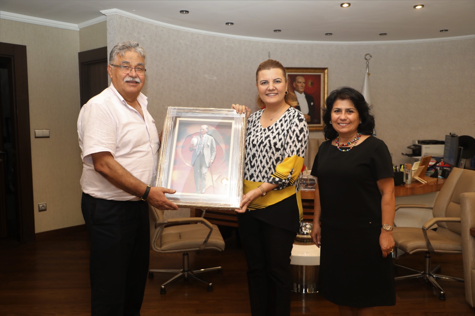 Başkan Hürriyet, emekli olan Zeki Kalaç’ı ağırladı