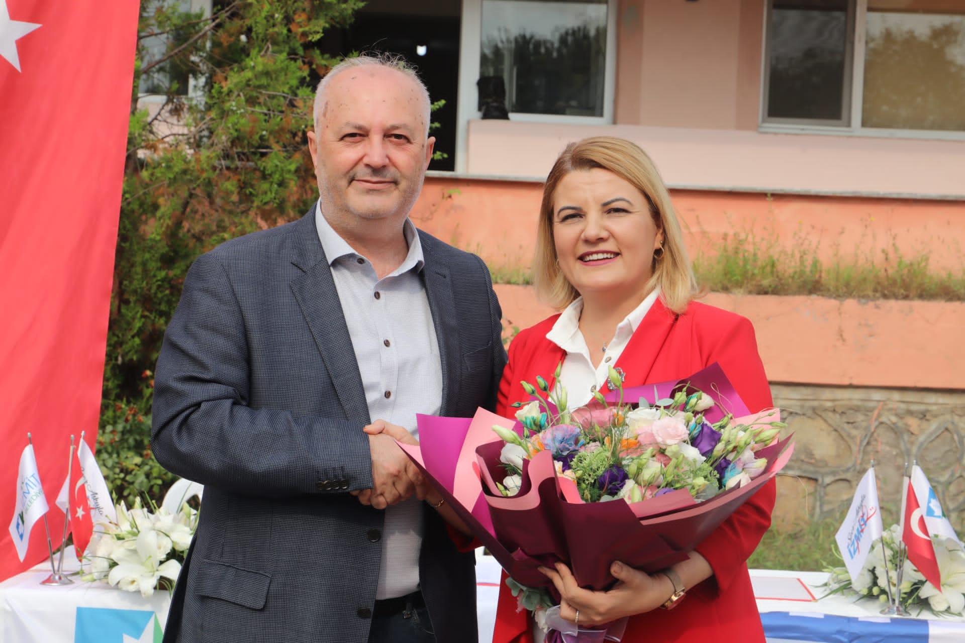 Başkan Hürriyet müjdeyi emekçinin evinde verdi (1)