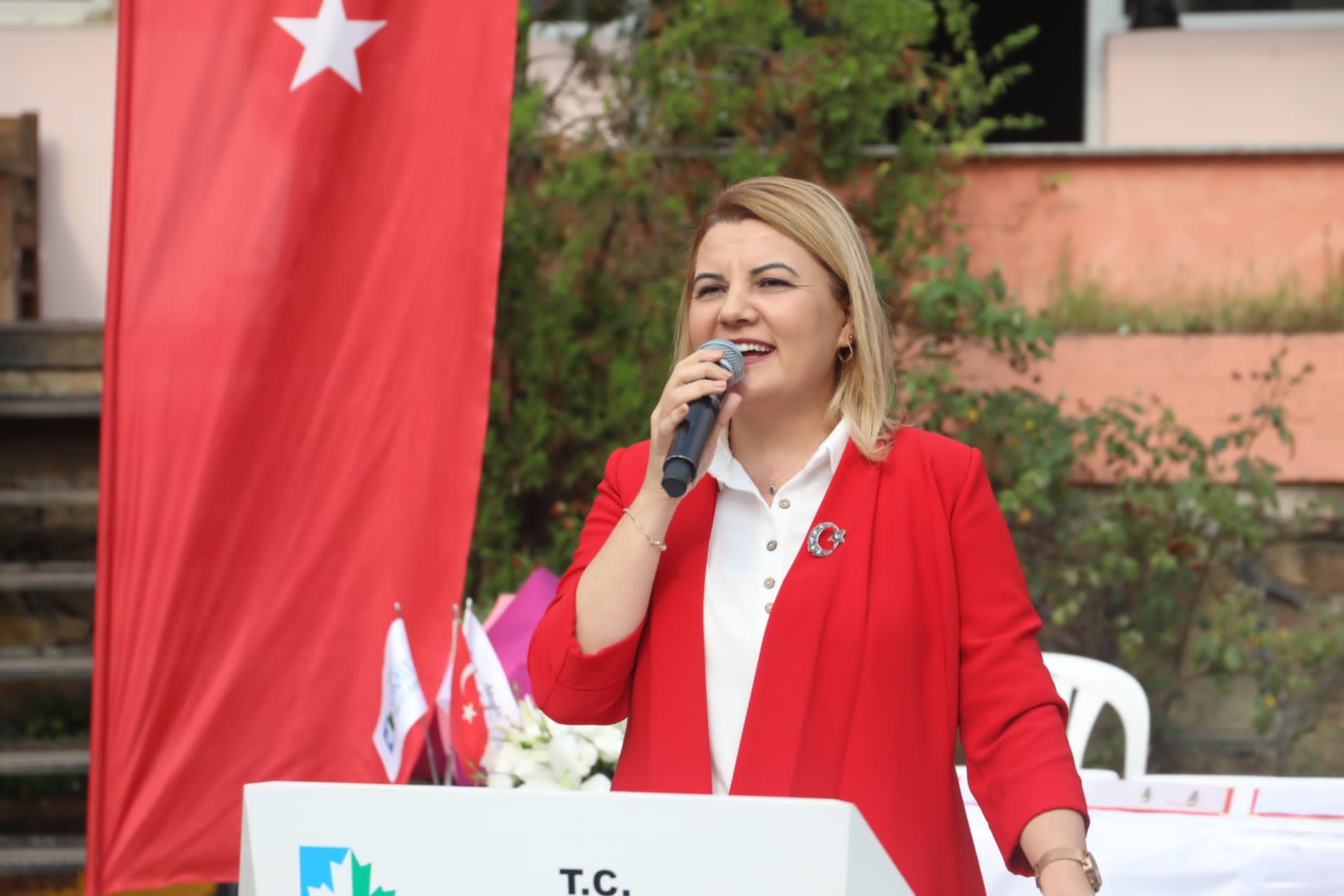 Başkan Hürriyet müjdeyi emekçinin evinde verdi (2)