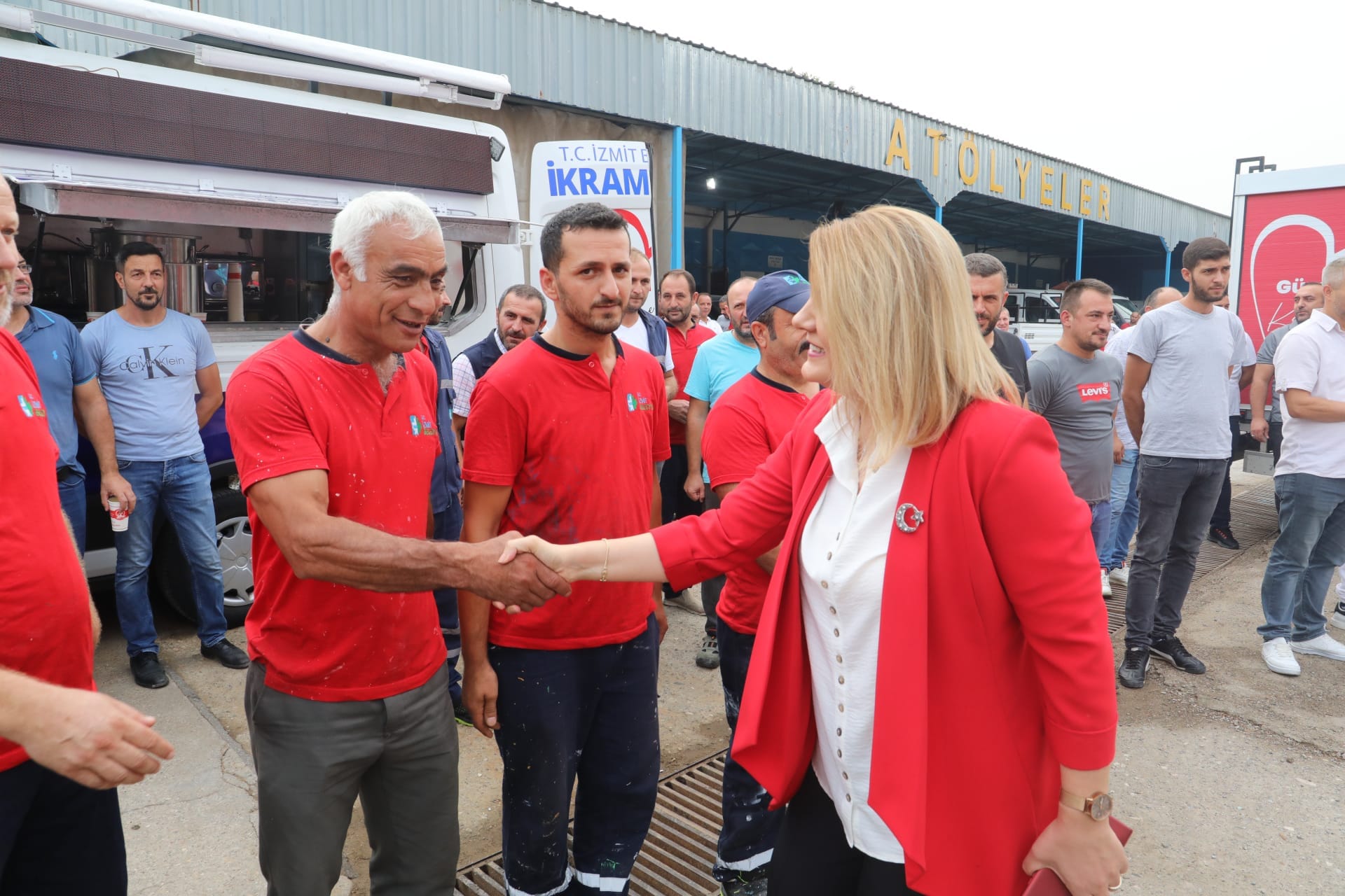 Başkan Hürriyet müjdeyi emekçinin evinde verdi (3)