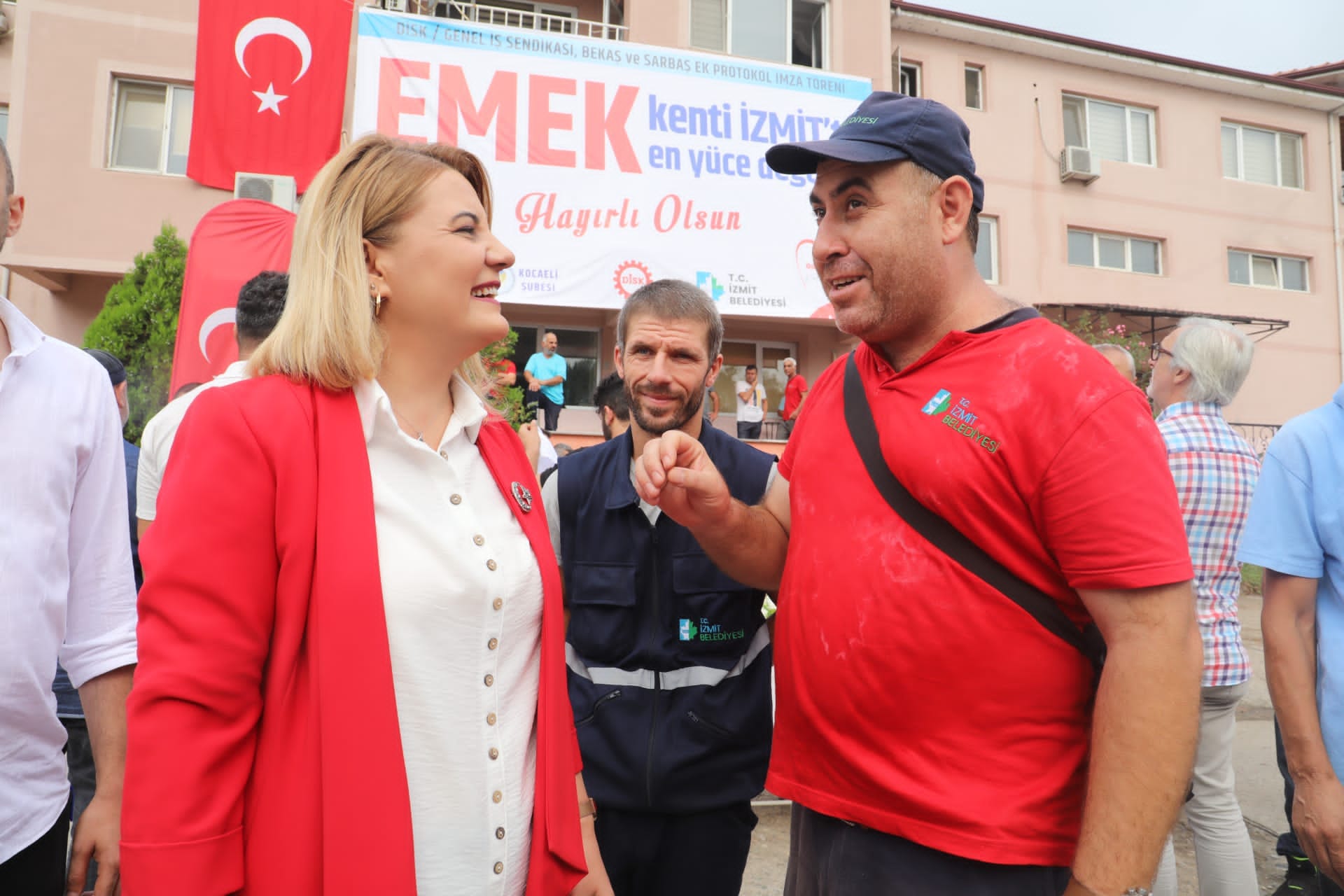 Başkan Hürriyet müjdeyi emekçinin evinde verdi (7)