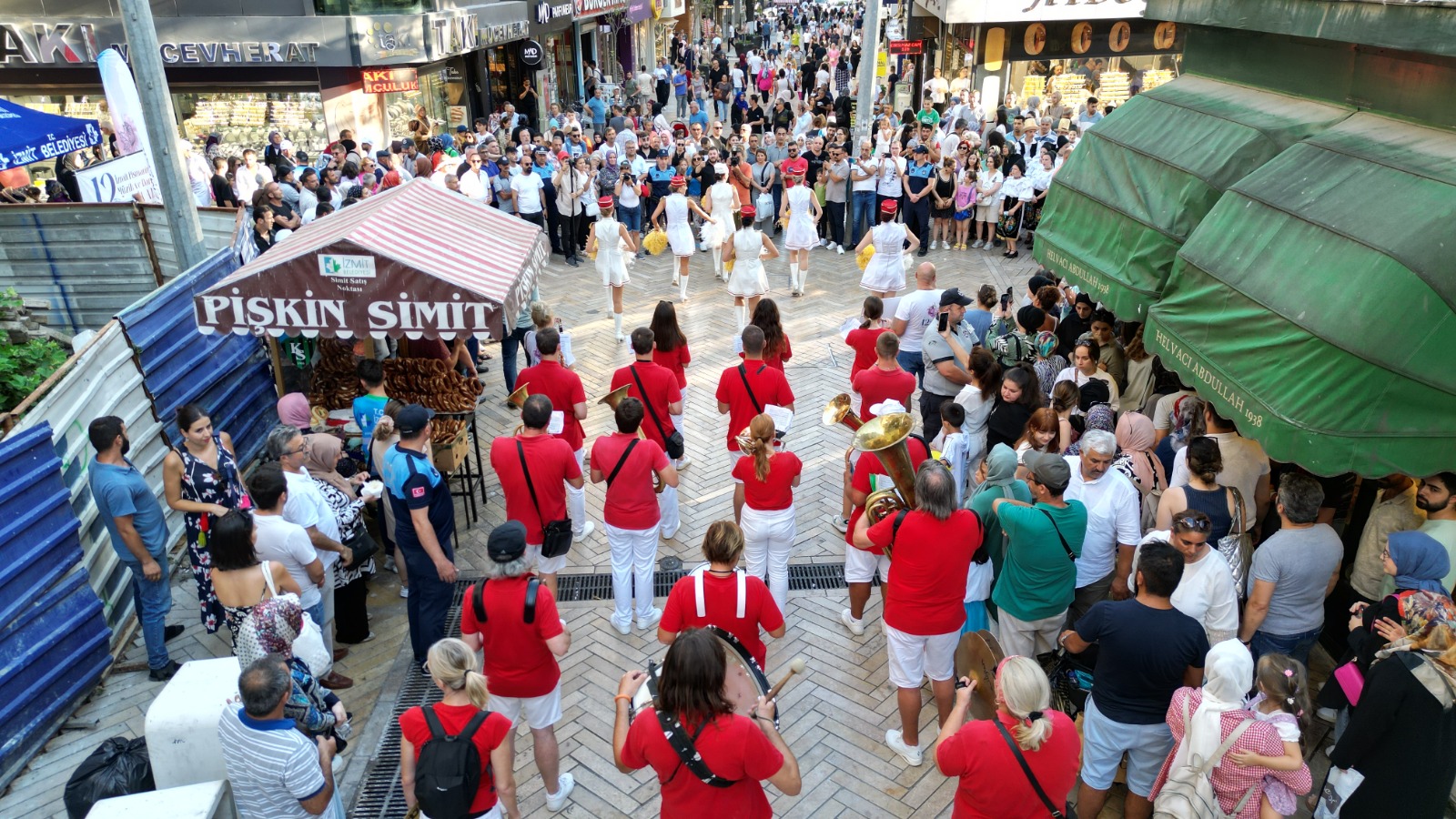 Festival coskusu Izmit'in dört bir yaninda yasaniyor (10)
