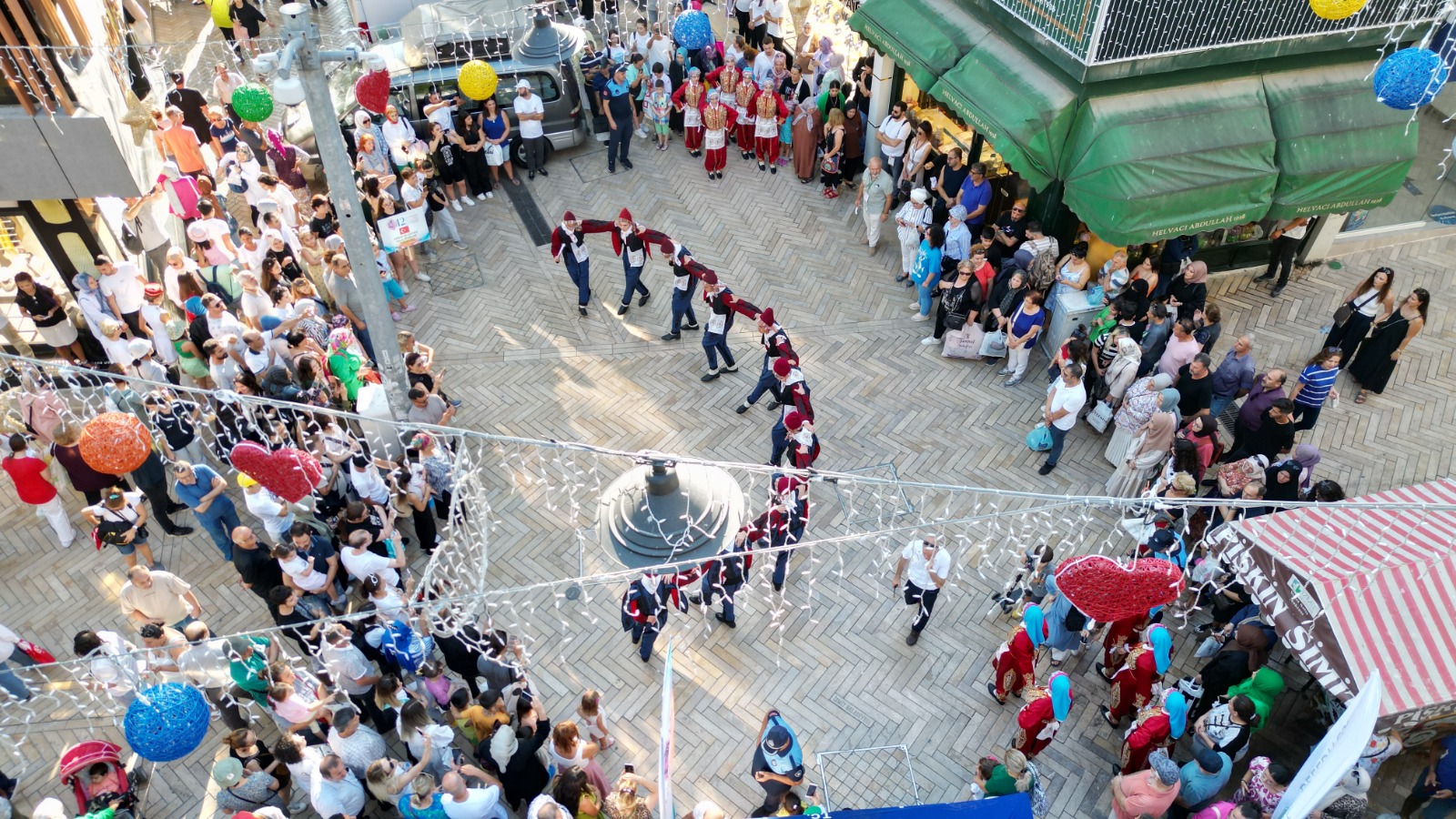 Festival coskusu Izmit'in dört bir yaninda yasaniyor (2)