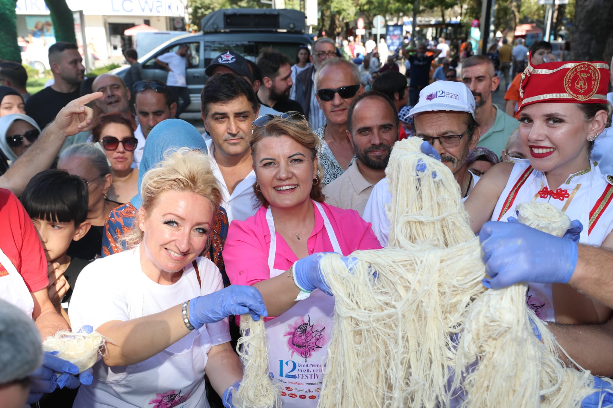 Festival coskusu Izmit'in dört bir yaninda yasaniyor (7)