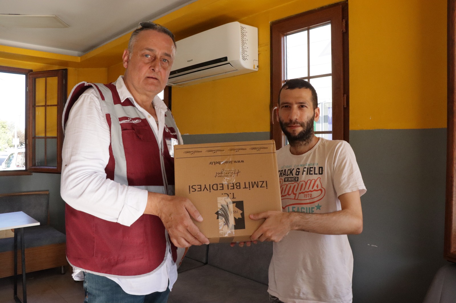 Hazırlanan aşureler taksi duraklarına da bırakıldı (1)