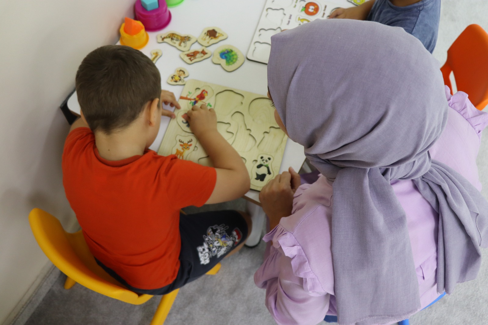 İzmit Belediyesi Kısa Mola Merkezi, özel bireyler ve ailelerin yüzlerini güldürüyor (6)