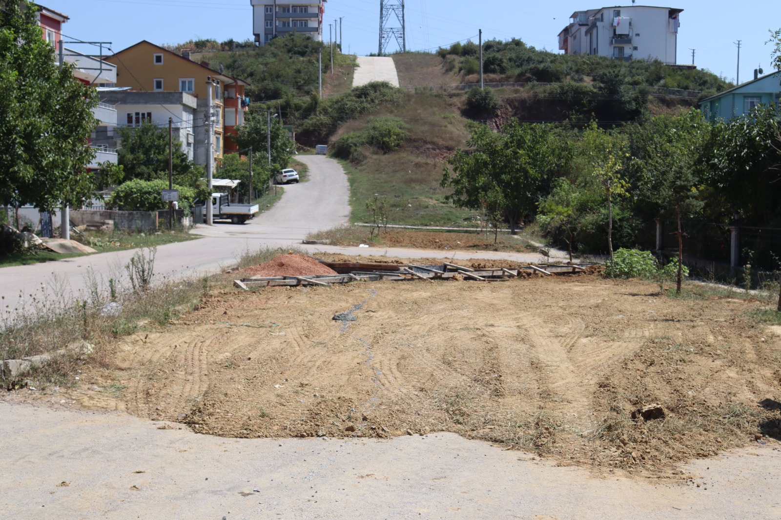 İzmit Belediyesi ekipleri kent için çalışmalarına devam ediyor (3)