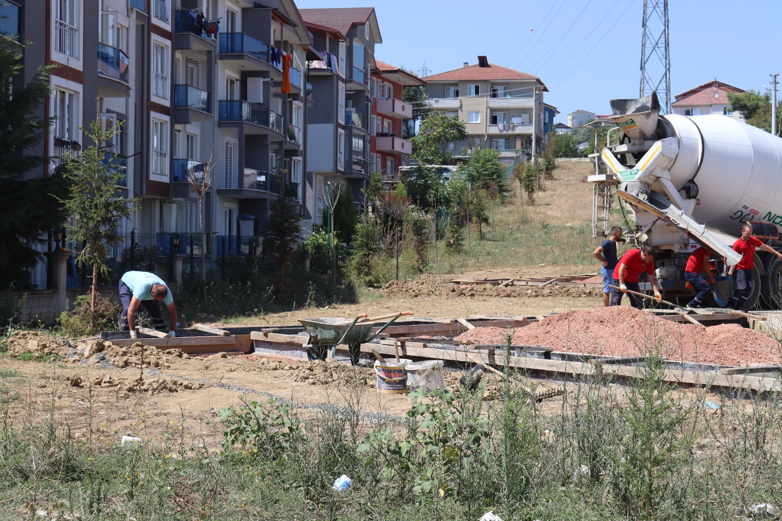 İzmit Belediyesi ekipleri kent için çalışmalarına devam ediyor (4)