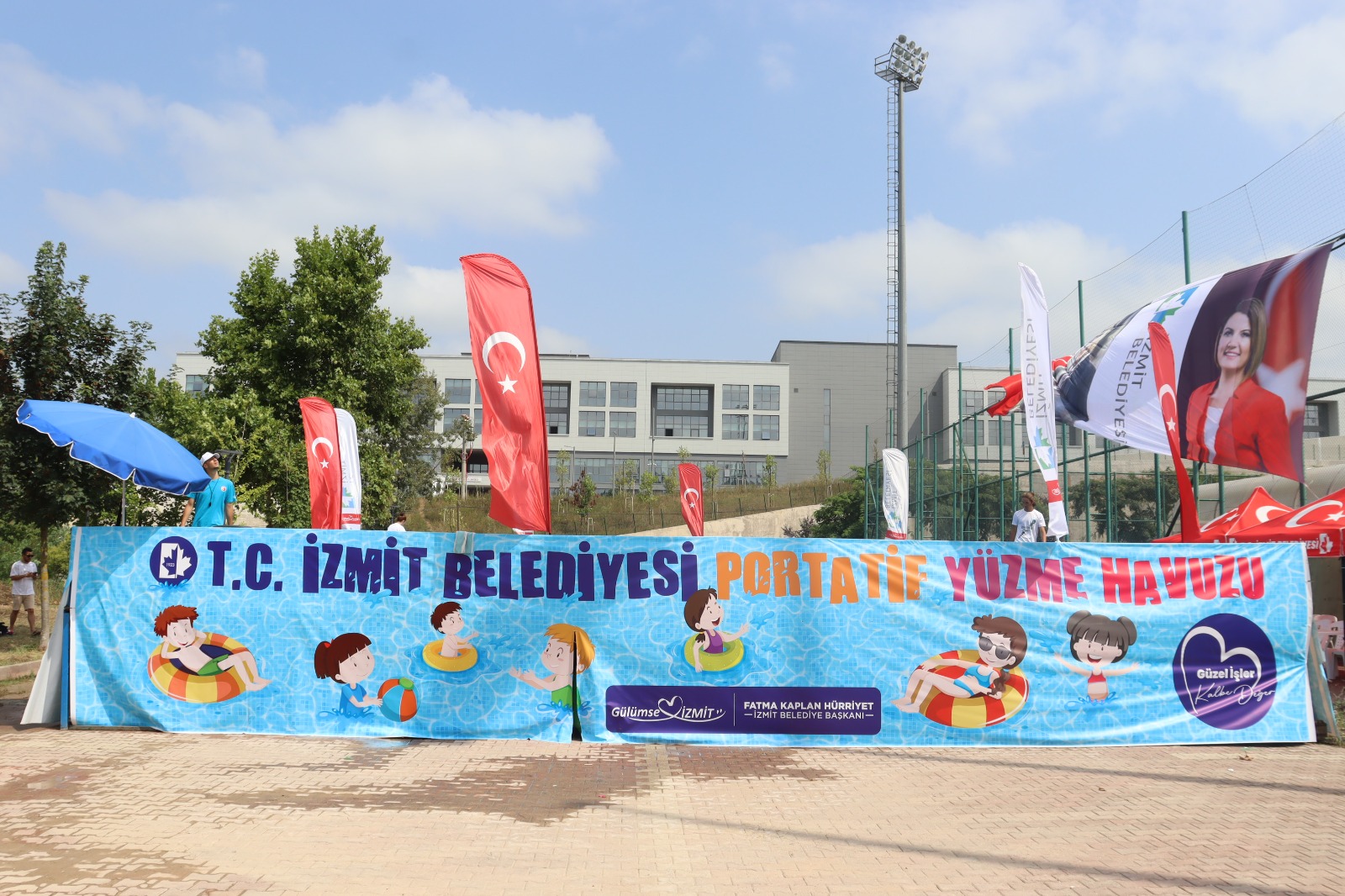 İzmit Belediyesi portatif yüzme havuzu açıldı (4)