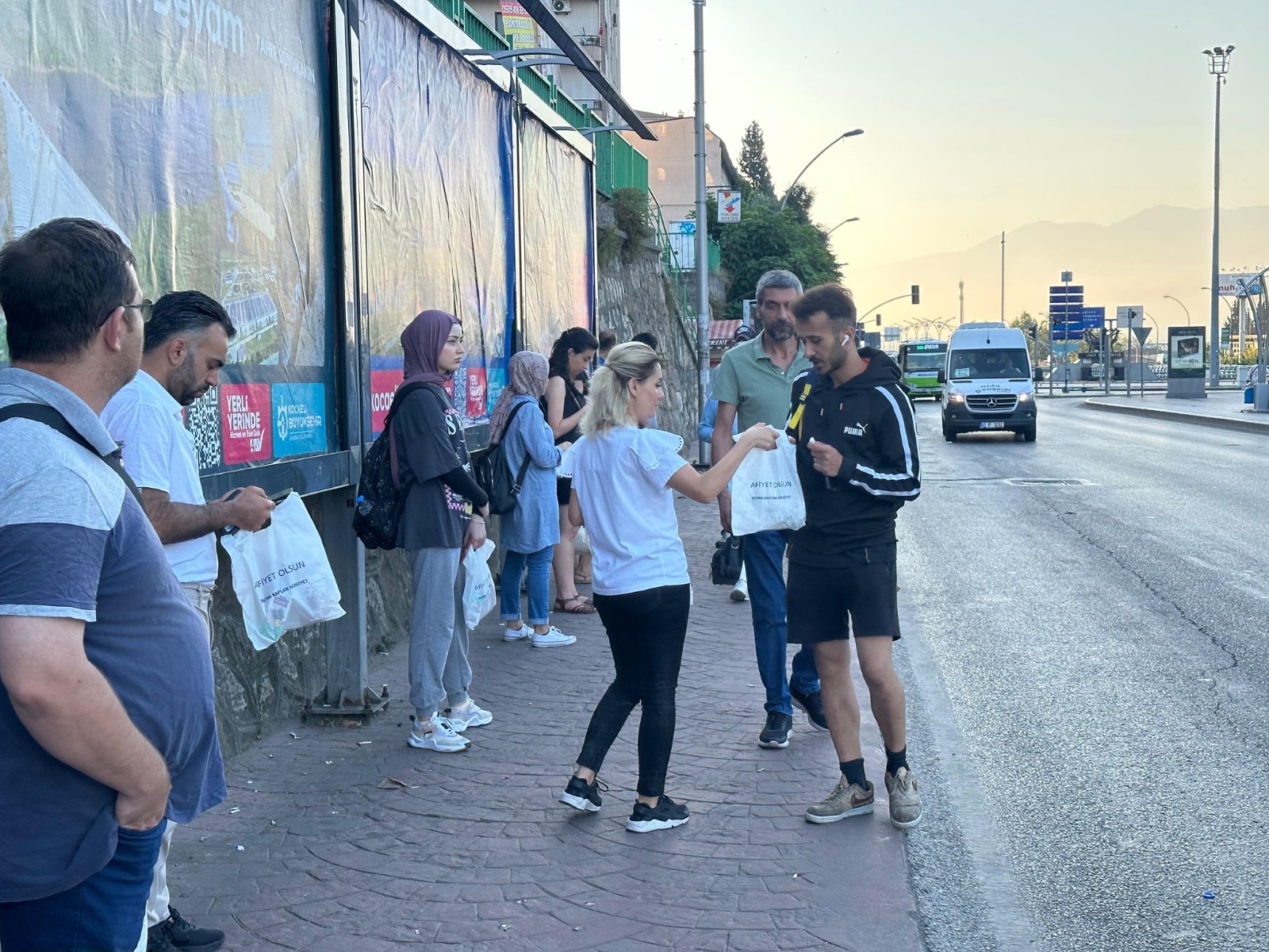 İzmit Belediyesi’nden emekçilerin yüzünü güldüren ikram (4)