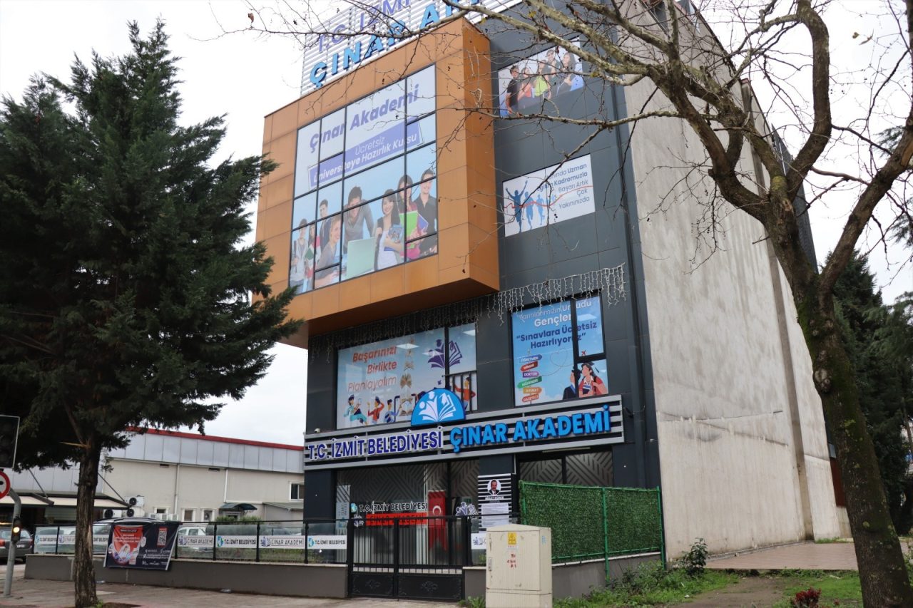 İzmit Çınar Akademi mezunları üniversiteli oldu (2)
