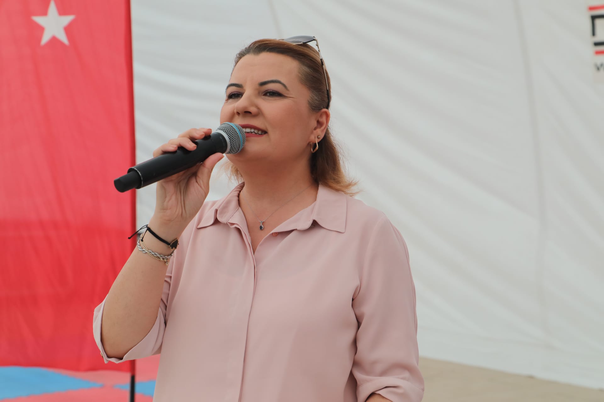İzmit’in minik yüzücüleri sertifikalarını Fatma ablalarının elinden aldı (9) İzmit’in minik yüzücüleri sertifikalarını Fatma ablalarının elinden aldı (9)