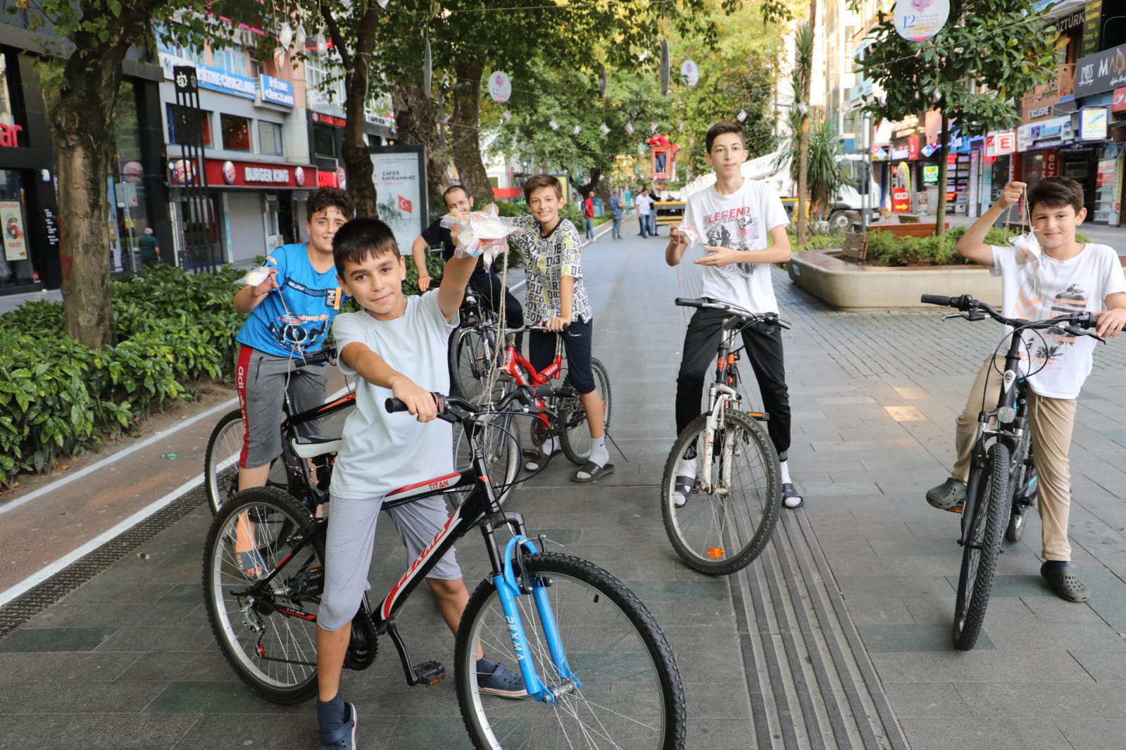 İzmit’te ağaçlar pişmaniye açtı (2)