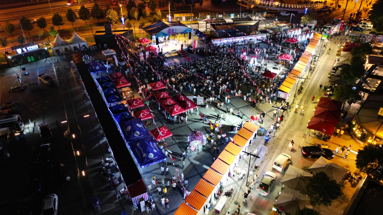 İzmit’te festival ateşi yakıldı, coşku tüm kenti sardı! (2) İzmit’te festival ateşi yakıldı, coşku tüm kenti sardı! (2)