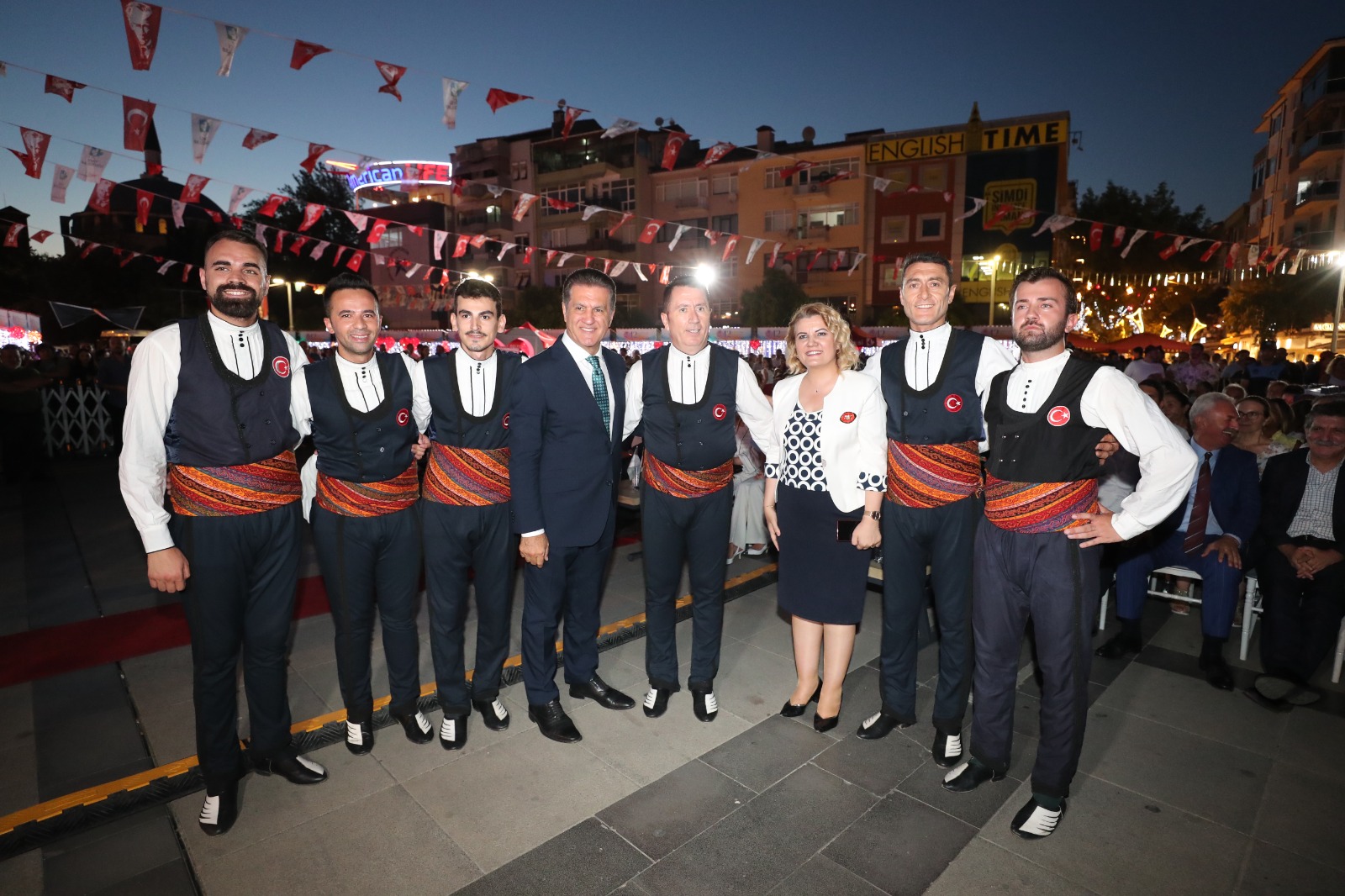 İzmit’te festival ateşi yakıldı, coşku tüm kenti sardı! (9) İzmit’te festival ateşi yakıldı, coşku tüm kenti sardı! (9)