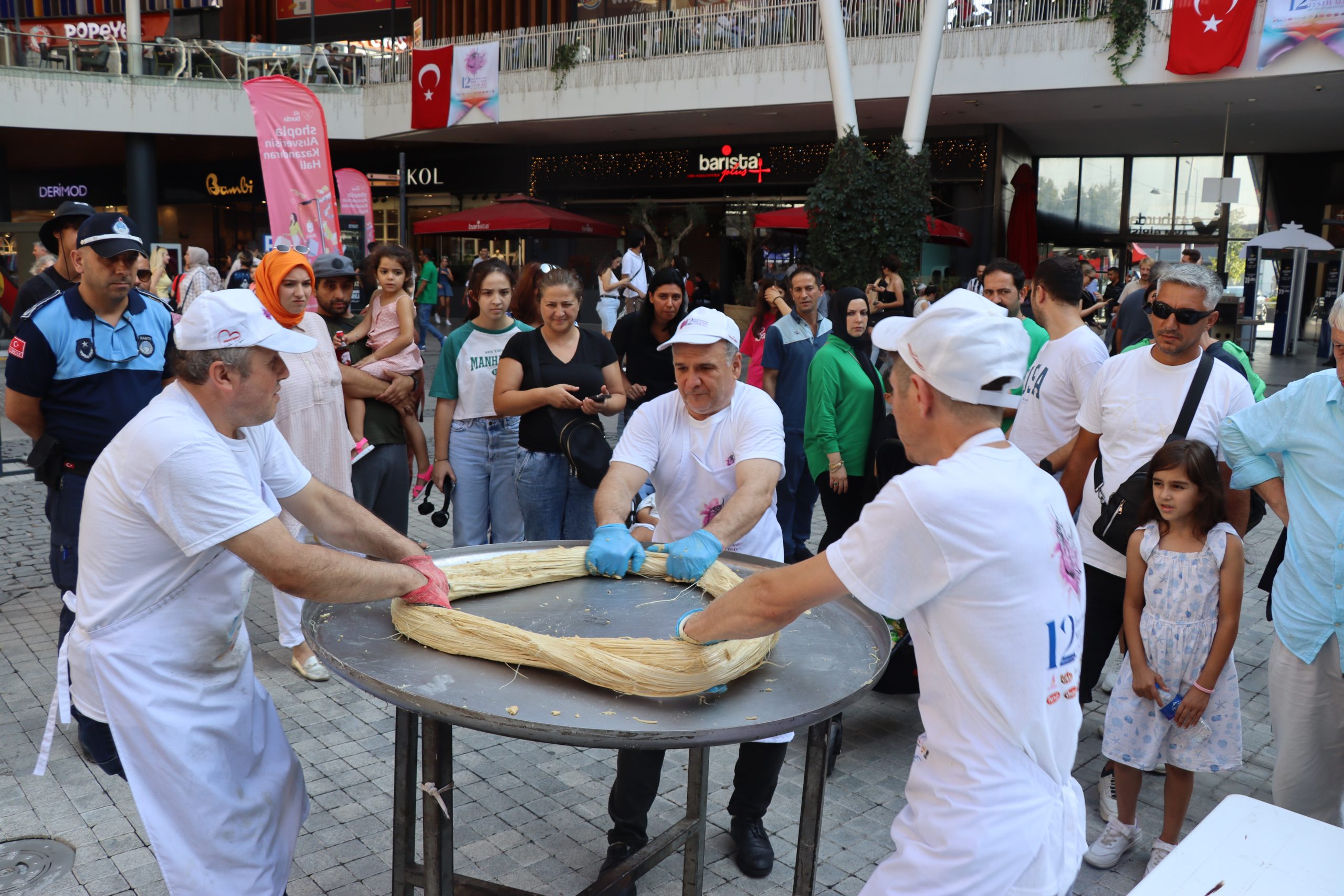 Pişmaniye Festivali coşkusu kentin dört bir yanına yayıldı (1)