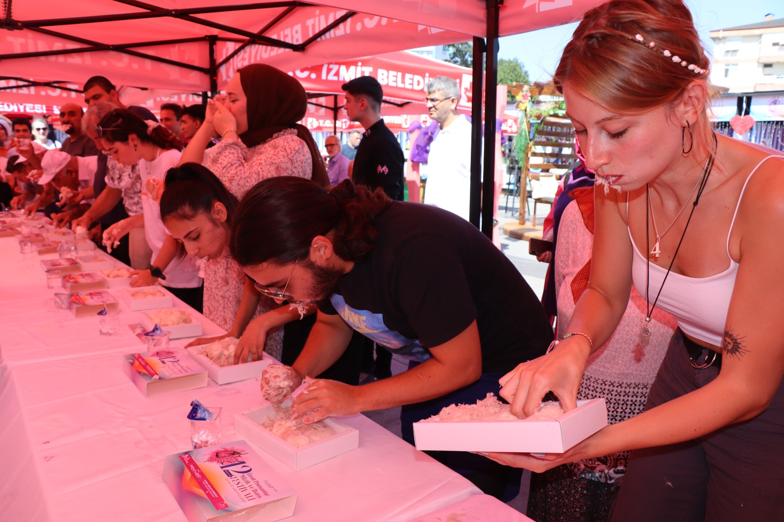 Pişmaniye yeme yarışmasında şampiyon belli oldu (8)