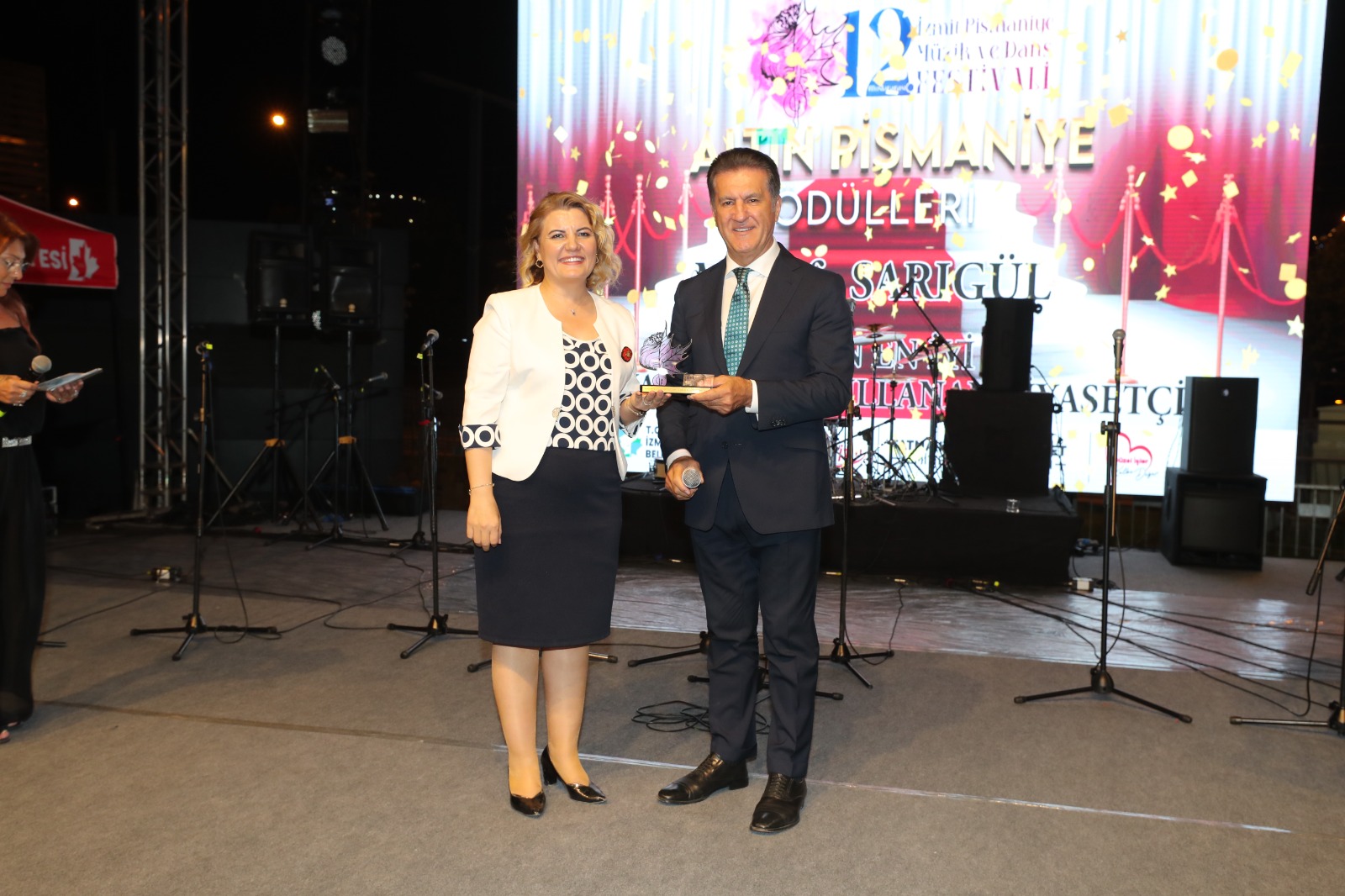Yılın En iyi Sosyal Medya Kullanan Siyasetçisi ödülü Mustafa Sarıgül’ün oldu