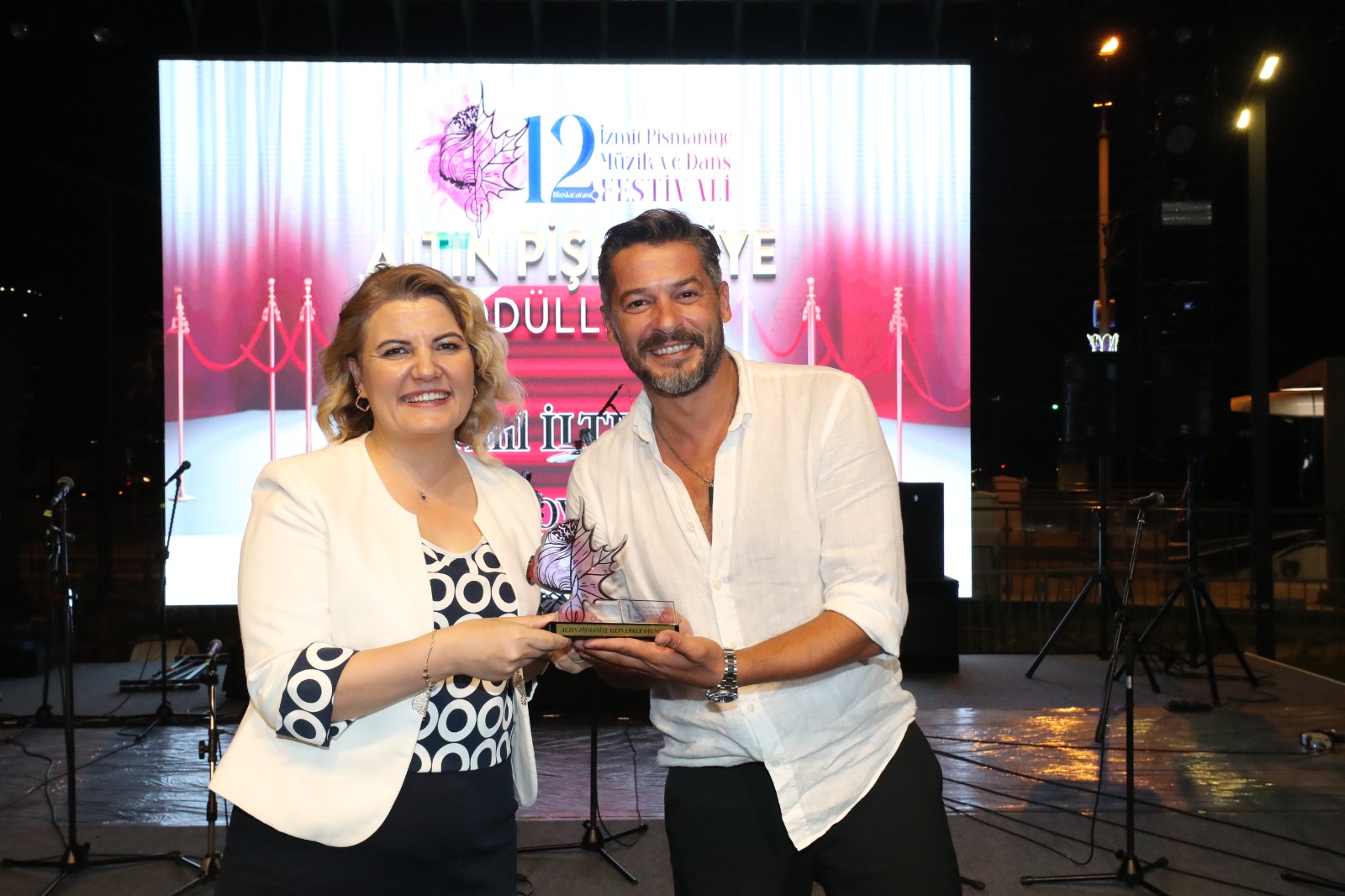 Yılın Erkek Oyuncu Ödülü sahibi Anıl İlter Başkanım ESKİ İZMİT’E sahip çıktı’ Yılın Erkek Oyuncu Ödülü sahibi Anıl İlter Başkanım ESKİ İZMİT’E sahip çıktı’